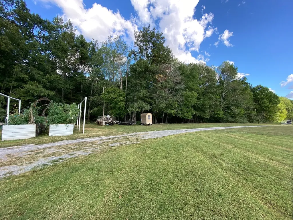 1260 Toy Denny Road Bradyville TN 37026
