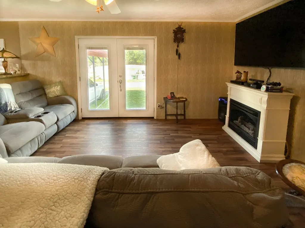 1260 Toy Denny Road Bradyville TN 37026