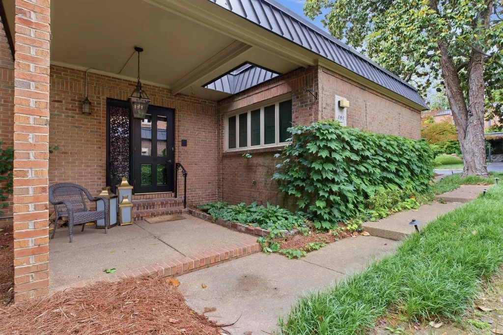 690 Timber Lane Nashville TN 37215