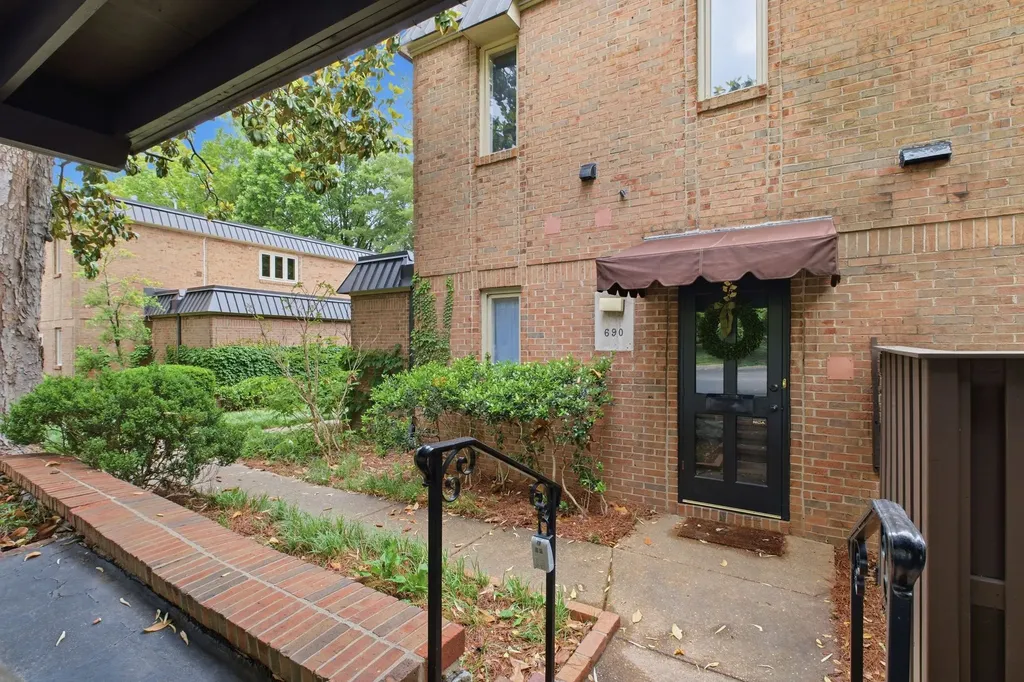 690 Timber Lane Nashville TN 37215
