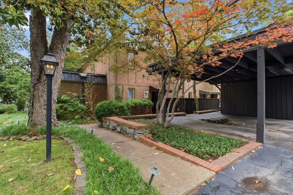 690 Timber Lane Nashville TN 37215