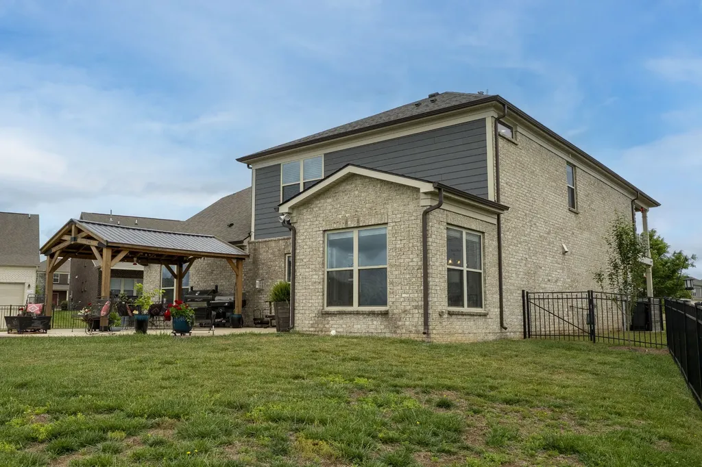 806 Chalkstone Lane Mount Juliet TN 37122
