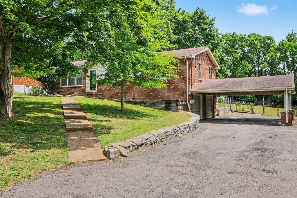 246 Sterling Road Hendersonville TN 37075