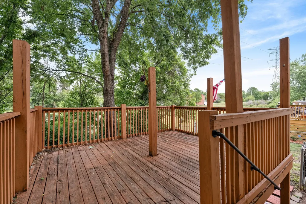1920 Meadow Cliff Drive Nashville TN 37210
