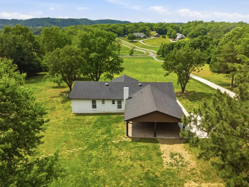 6716 Cool Springs Road Thompsons Station TN 37179
