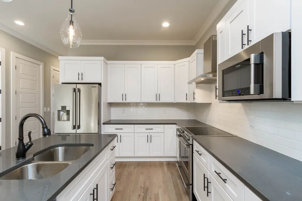 907A 32nd Ave, N Nashville TN 37209