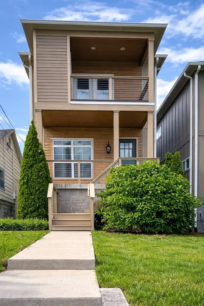 907A 32nd Ave, N Nashville TN 37209