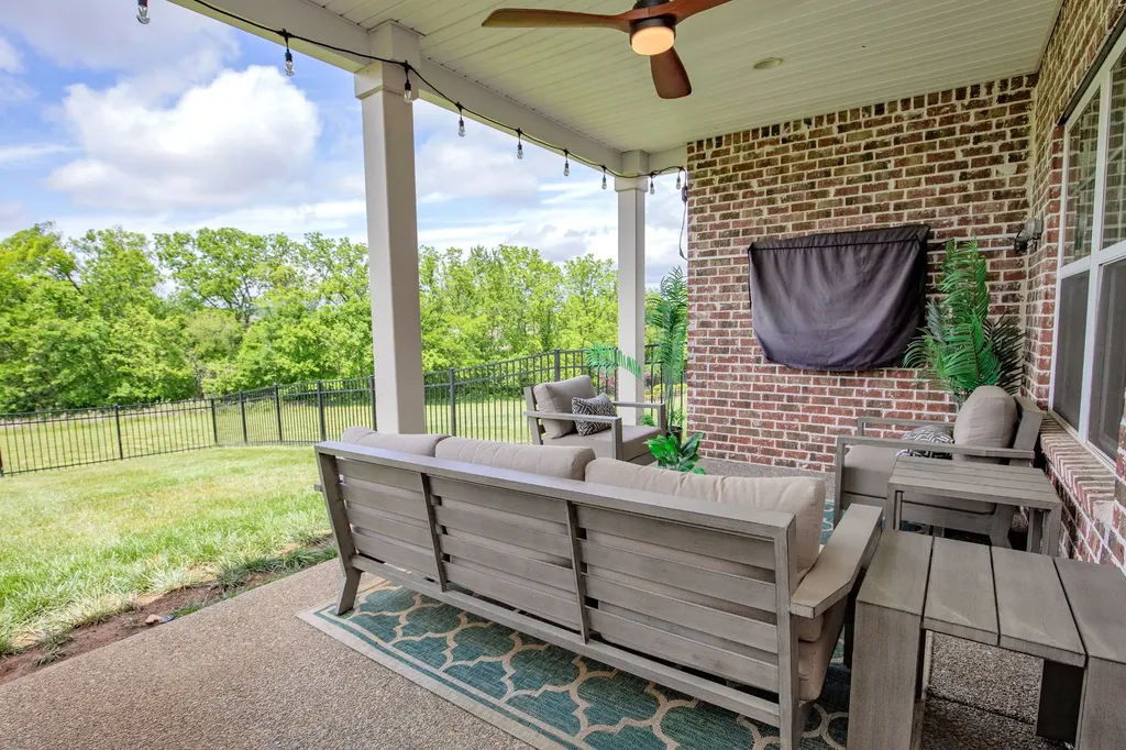 886 Cherry Grove Drive Hendersonville TN 37075