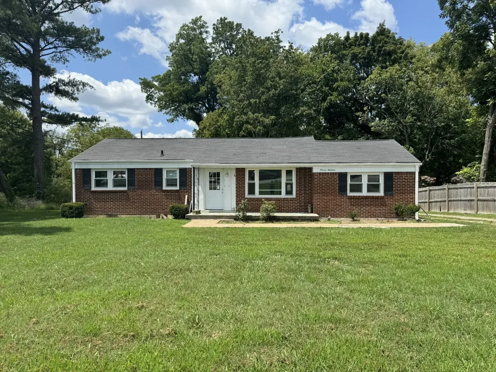 1119 Nashville Highway Columbia TN 38401