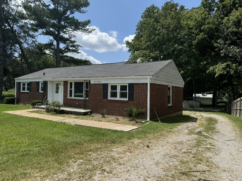 1119 Nashville Highway Columbia TN 38401