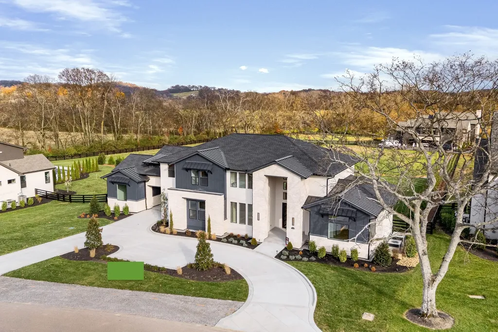 1764 Dean Road Thompsons Station TN 37179