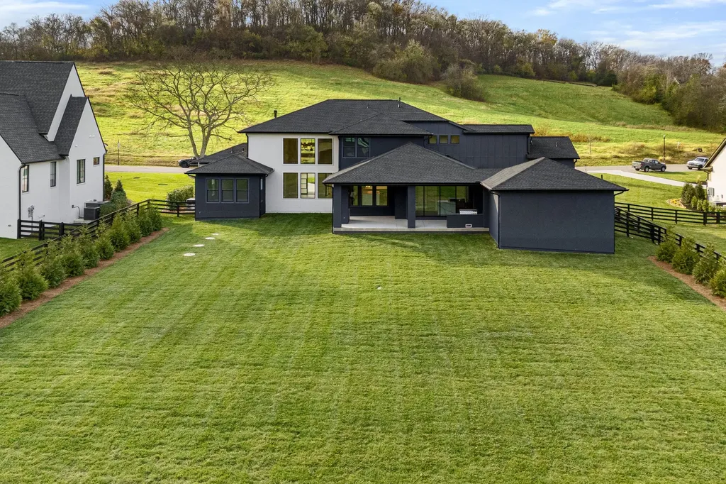 1764 Dean Road Thompsons Station TN 37179