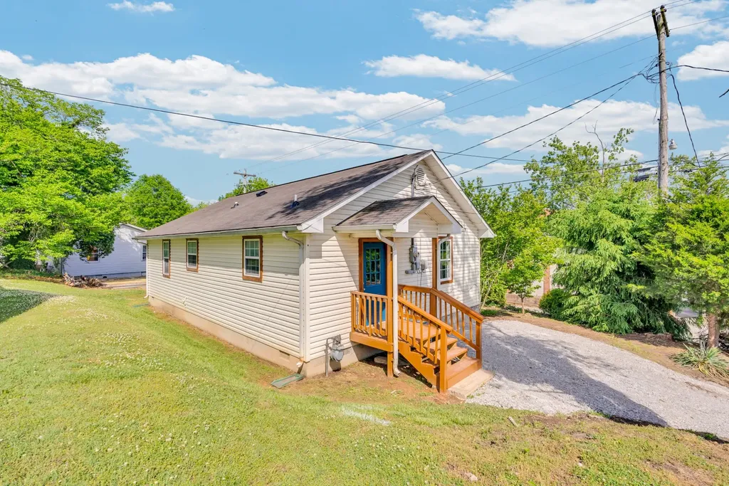 7 N Carter Street Sparta TN 38583