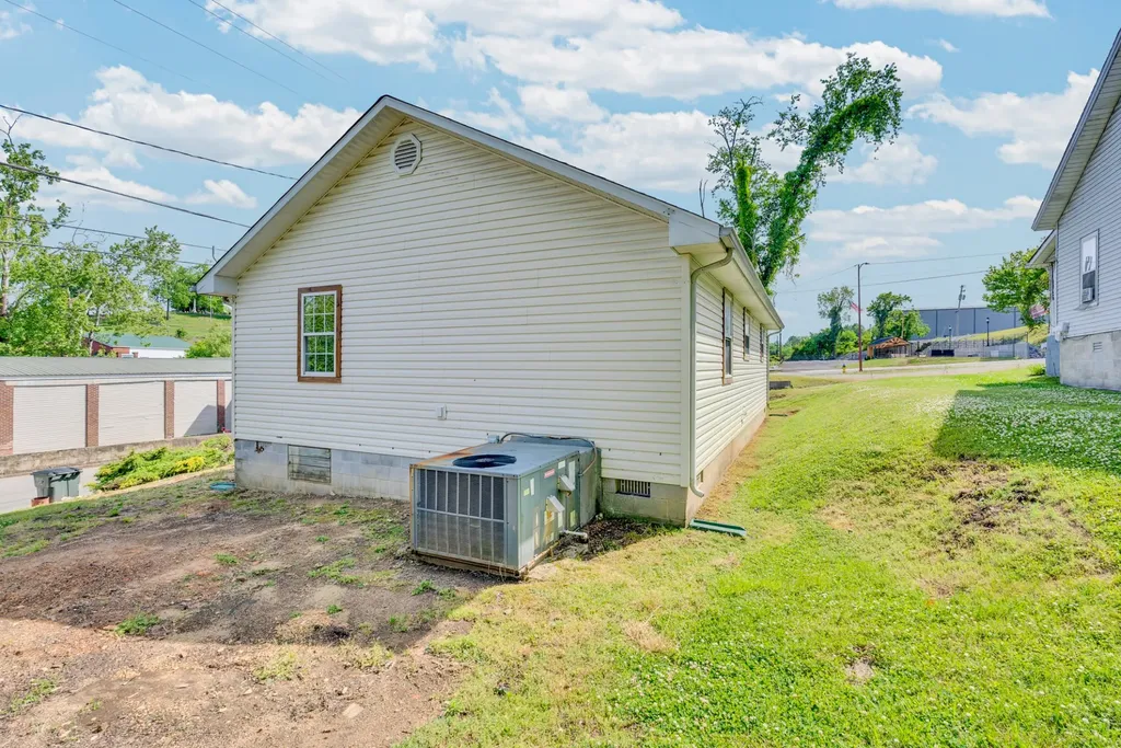 7 N Carter Street Sparta TN 38583
