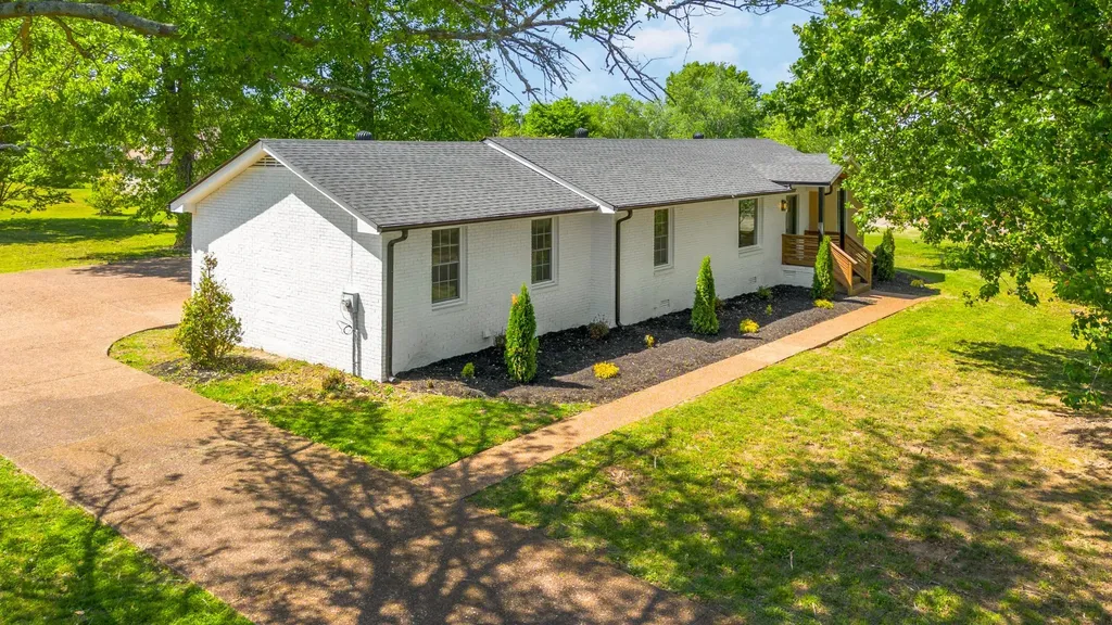 310 Lisa Lane Gallatin TN 37066