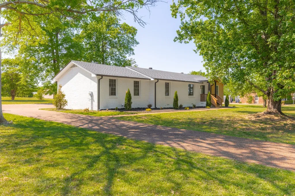310 Lisa Lane Gallatin TN 37066