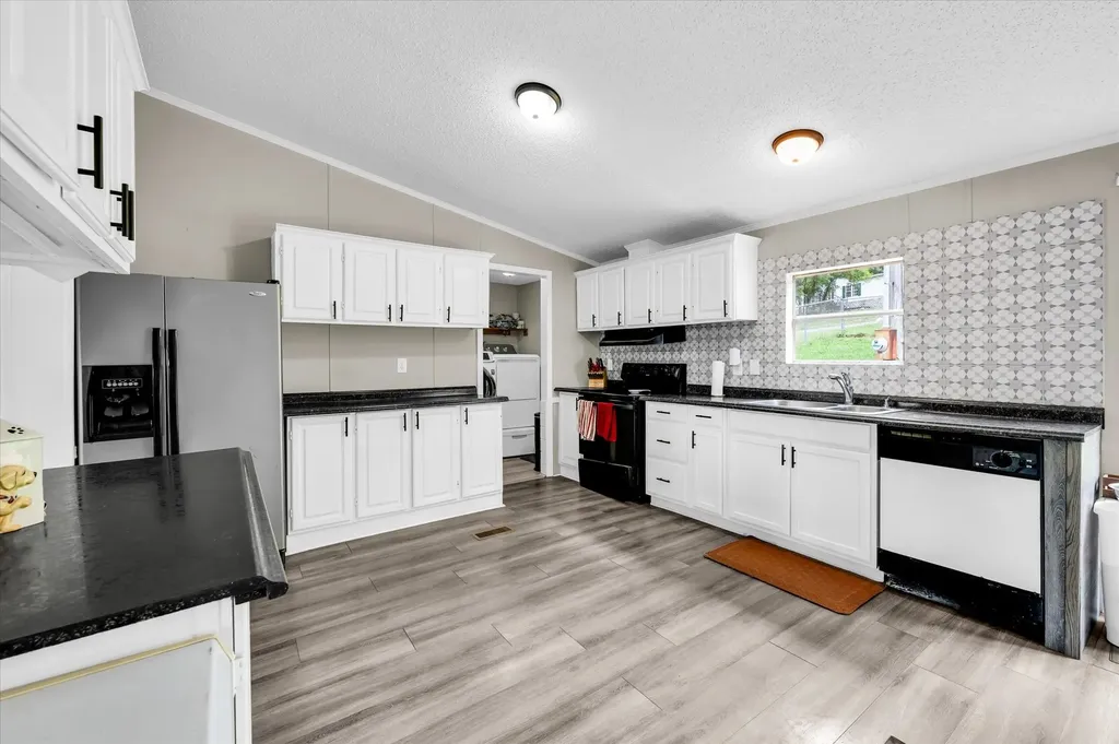 11 Brittany Lane Gordonsville TN 38563