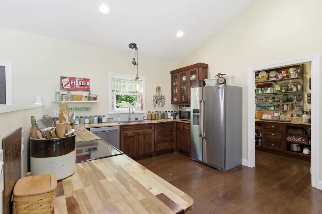 9588 Vaught Road Readyville TN 37149