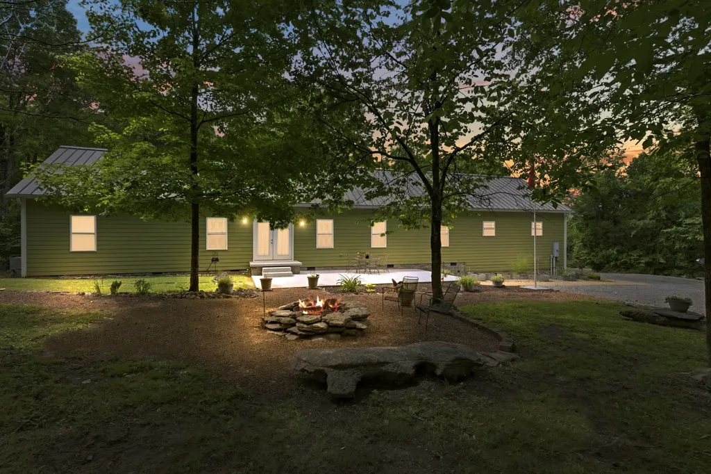9588 Vaught Road Readyville TN 37149
