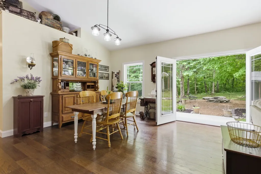 9588 Vaught Road Readyville TN 37149