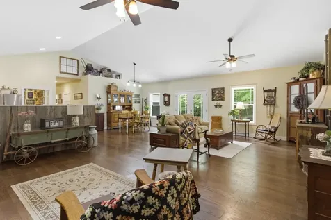 9588 Vaught Road Readyville TN 37149