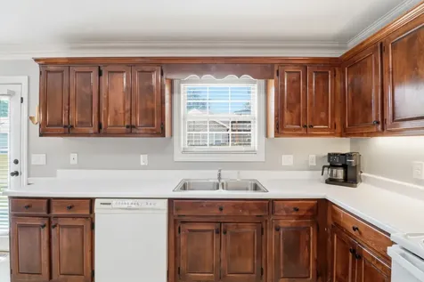 120 Jennings Circle Tullahoma TN 37388