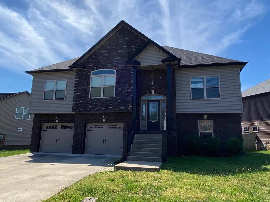 1283 Golden Eagle Way Clarksville TN 37040