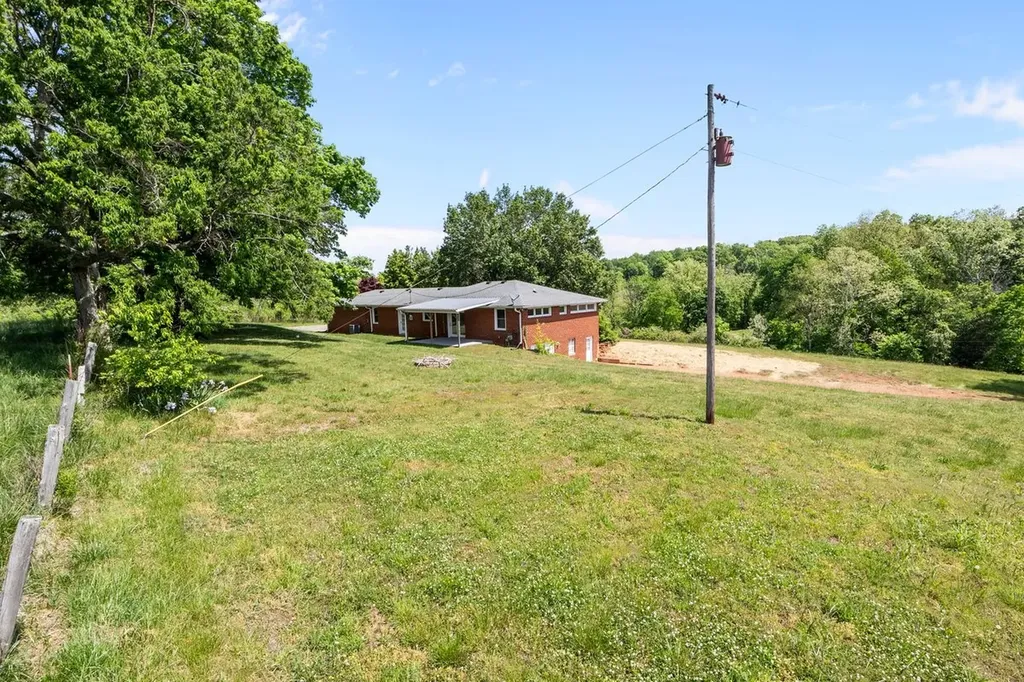 1720 Duke Loop Dickson TN 37055