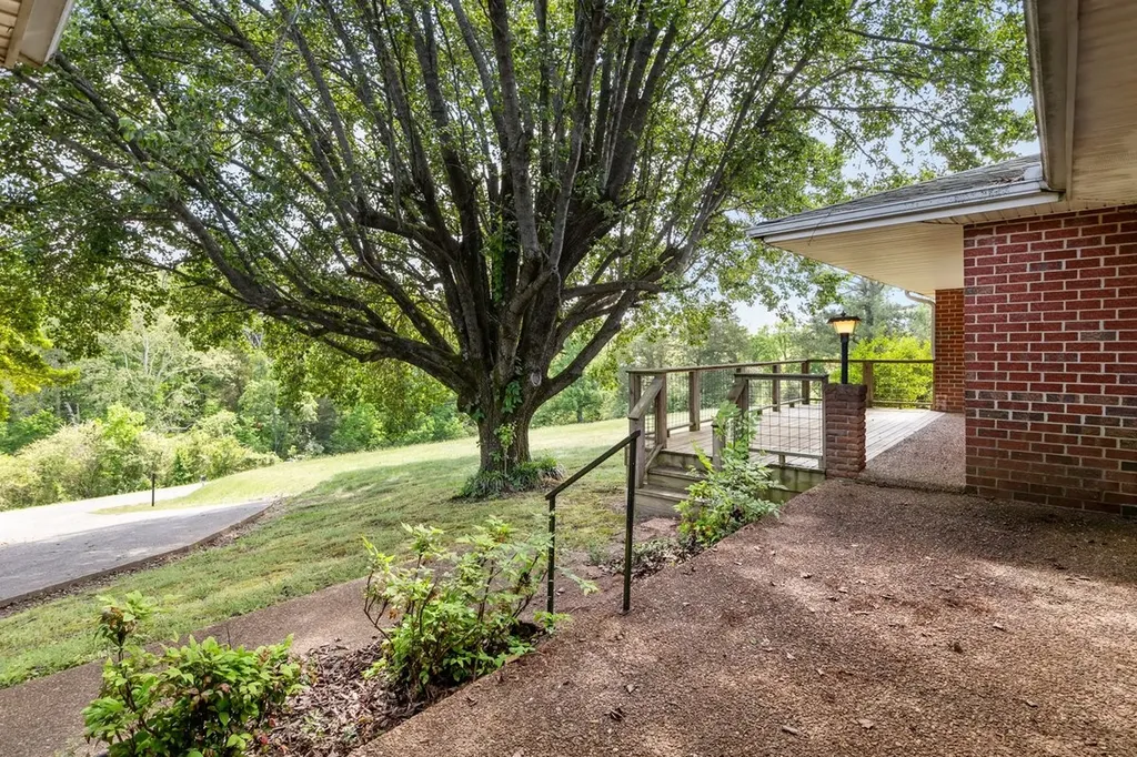 1720 Duke Loop Dickson TN 37055