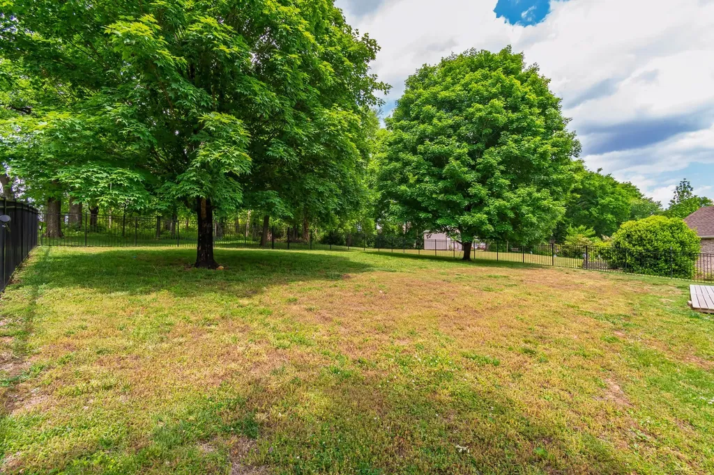 110 W Braxton Lane Hendersonville TN 37075
