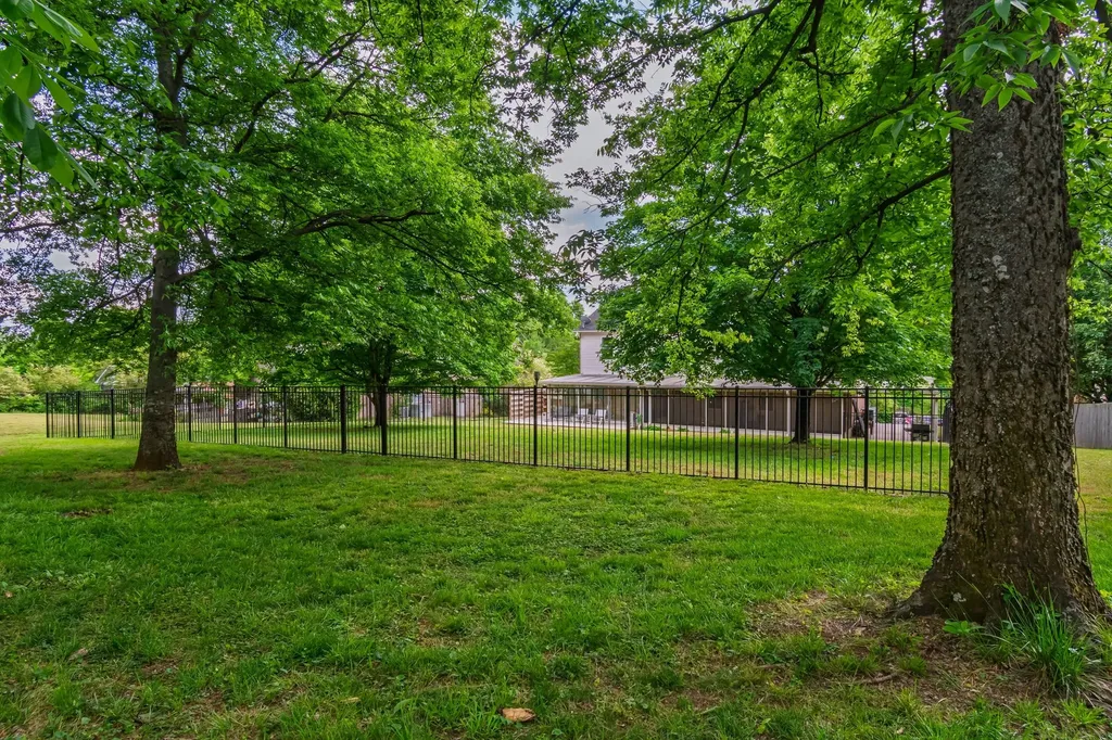 110 W Braxton Lane Hendersonville TN 37075