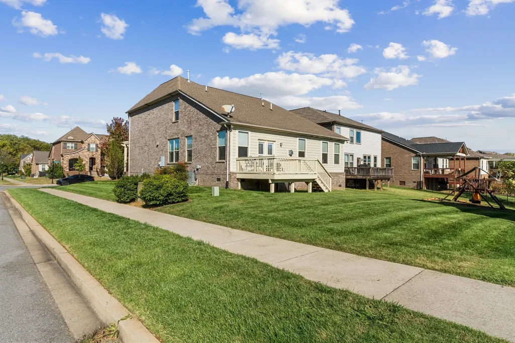 687 Fall Creek Circle Goodlettsville TN 37072