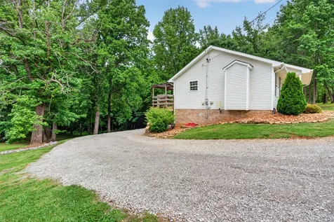 2381 Palmyra Road Palmyra TN 37142