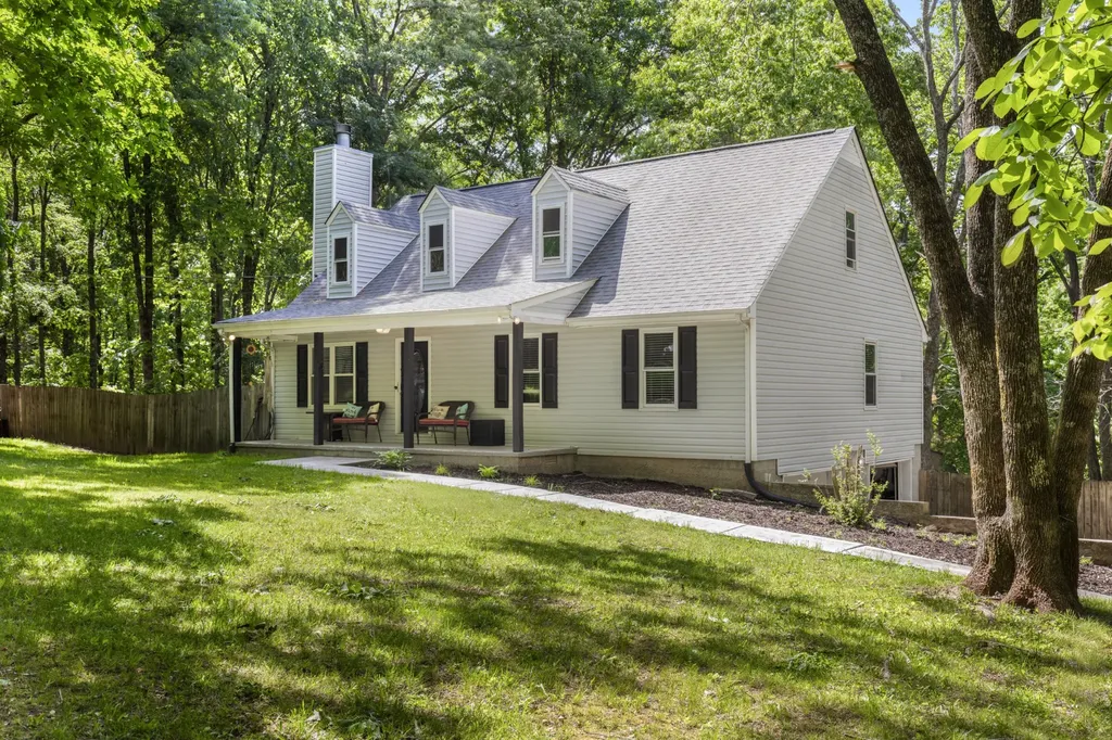 206 Brookwood Drive Burns TN 37029