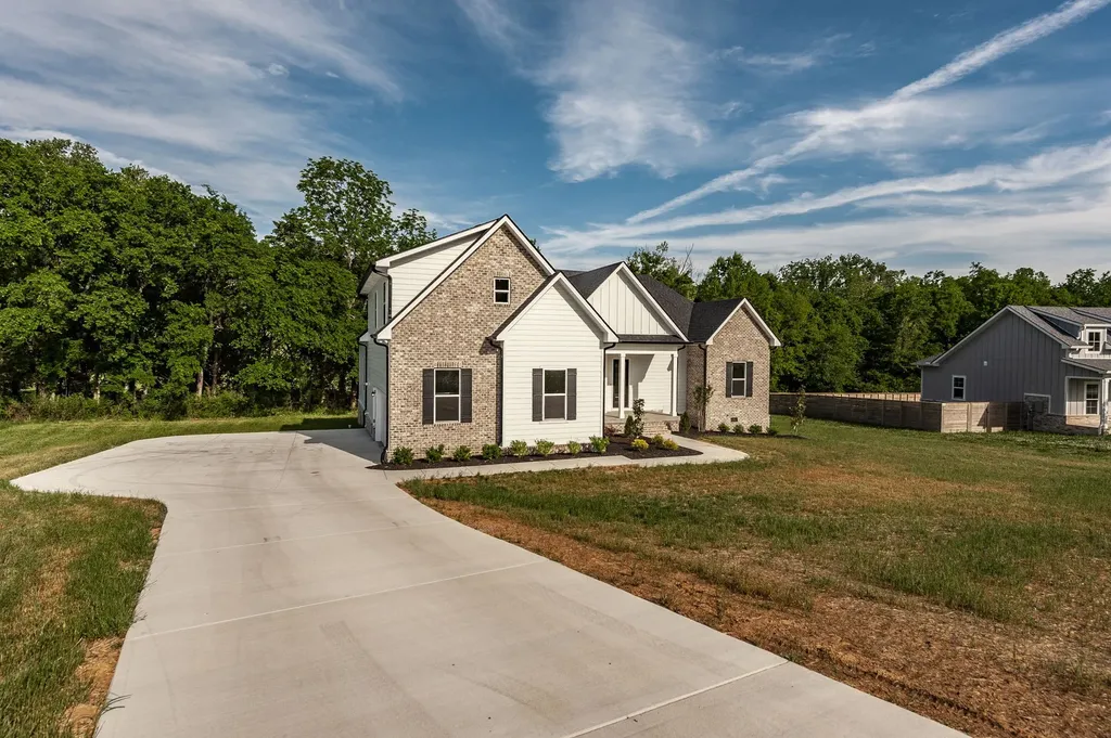 330 Thoroughbred Lane Hartsville TN 37074