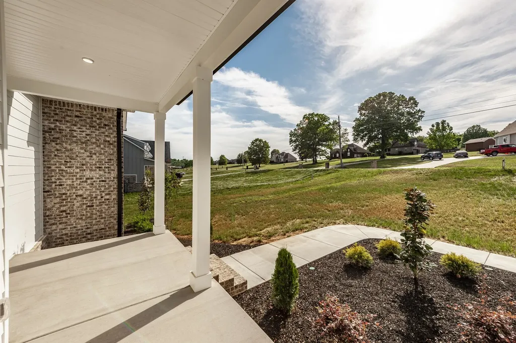330 Thoroughbred Lane Hartsville TN 37074
