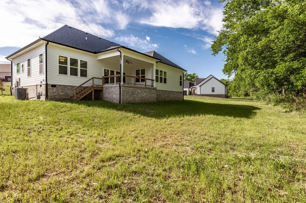 330 Thoroughbred Lane Hartsville TN 37074