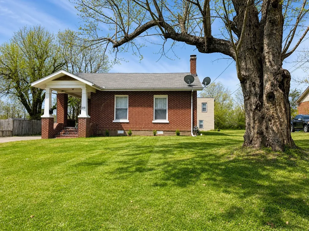 212 W End Avenue Dickson TN 37055