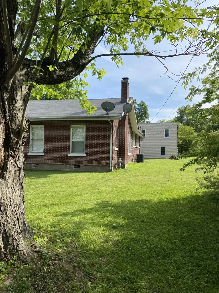 212 W End Avenue Dickson TN 37055