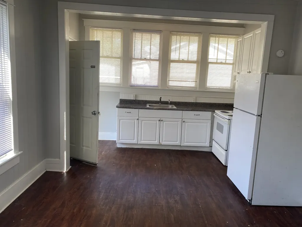 212 W End Avenue Dickson TN 37055