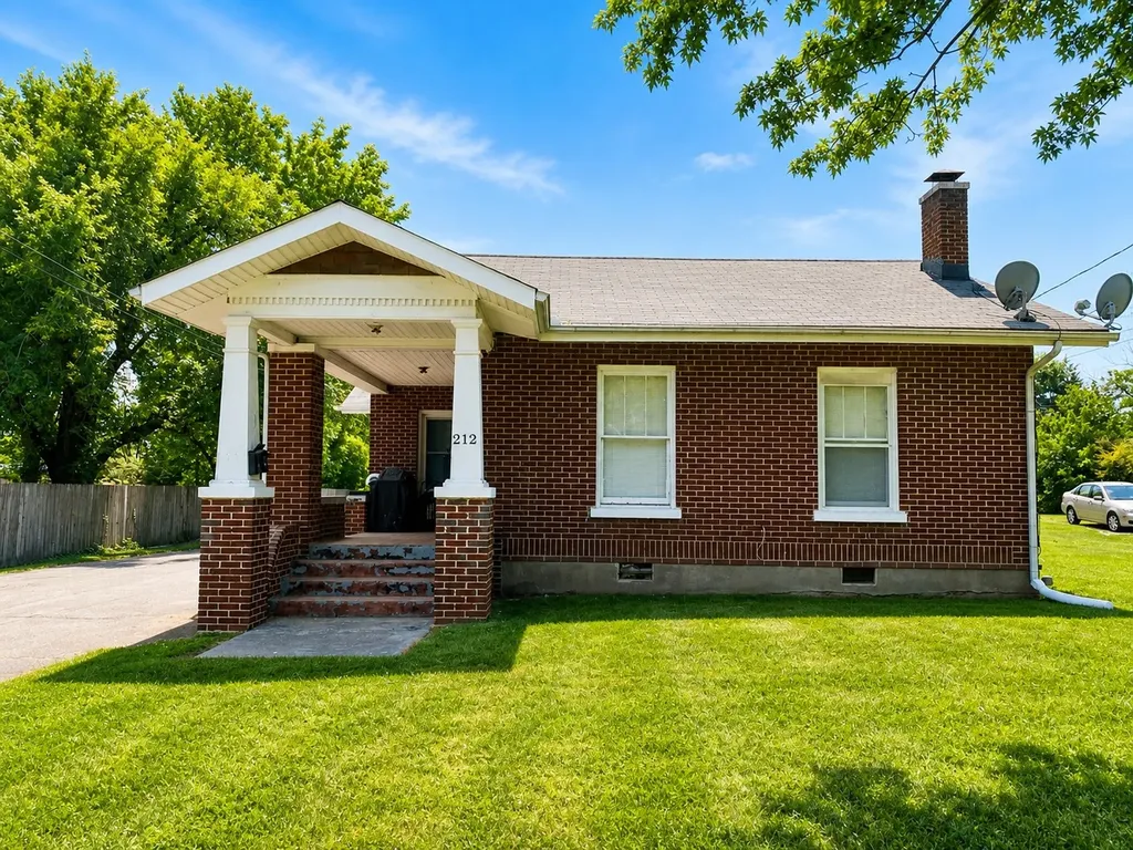 212 W End Avenue Dickson TN 37055