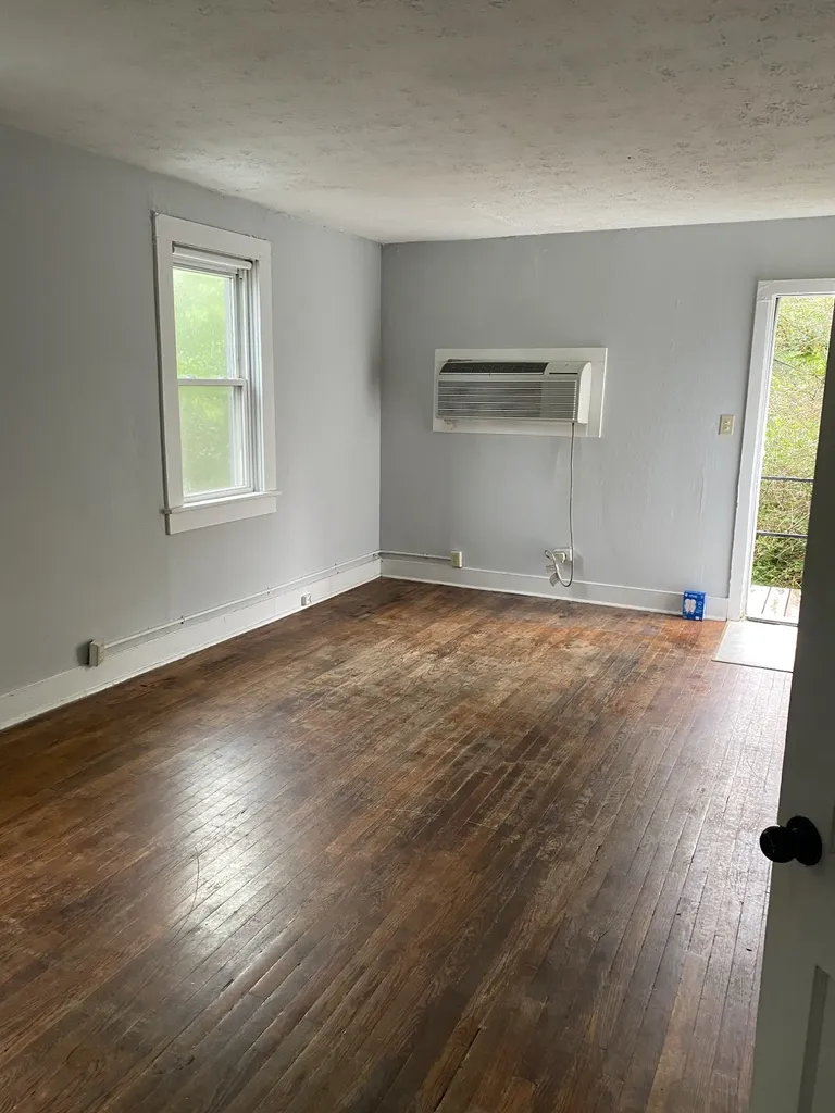 212 W End Avenue Dickson TN 37055