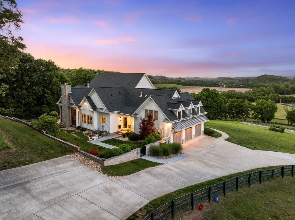 1935 Thompson Station Road, W Thompsons Station TN 37179