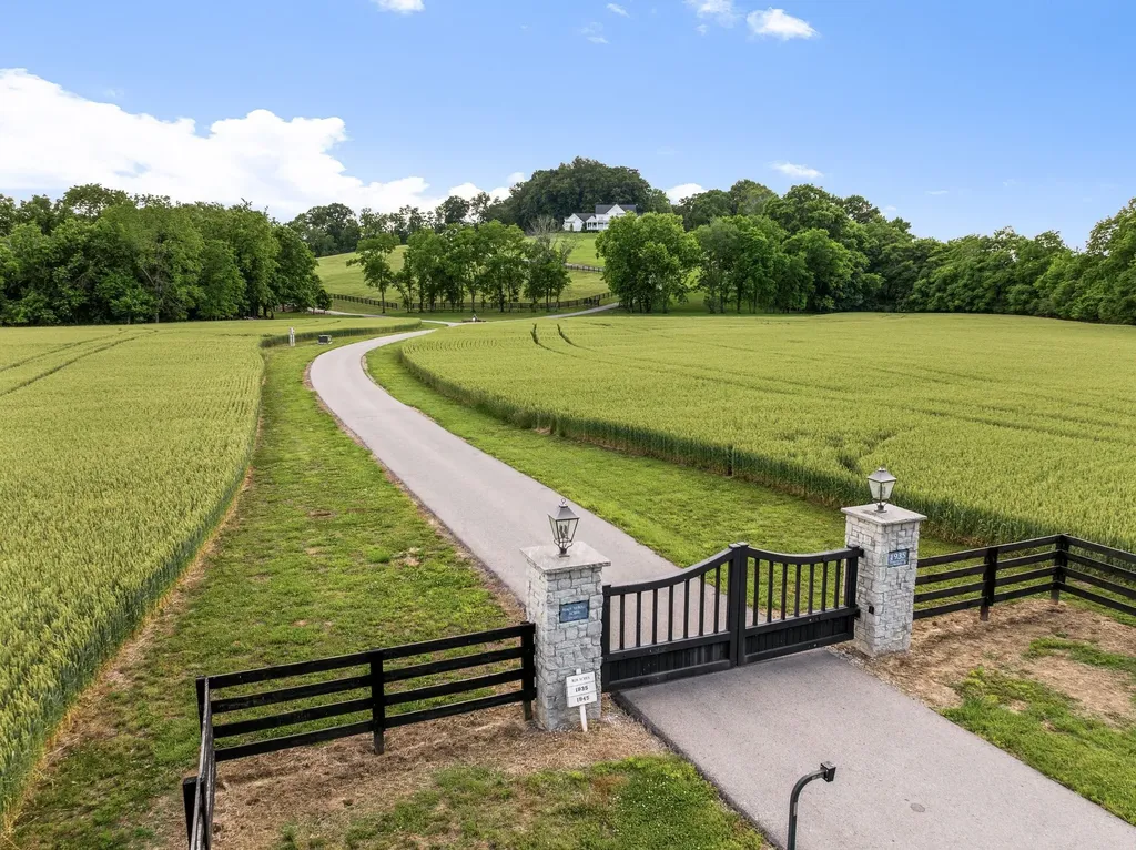 1935 Thompson Station Road, W Thompsons Station TN 37179