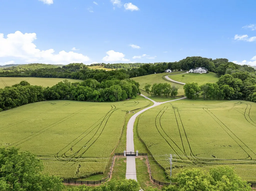 1935 Thompson Station Road, W Thompsons Station TN 37179