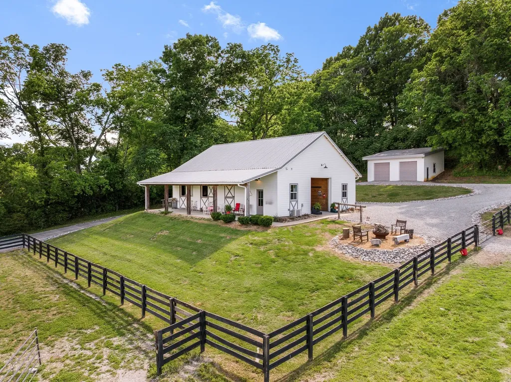 1935 Thompson Station Road, W Thompsons Station TN 37179
