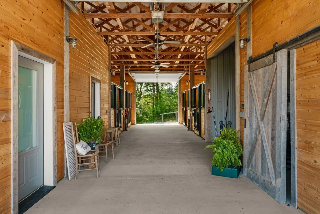 1935 Thompson Station Road, W Thompsons Station TN 37179