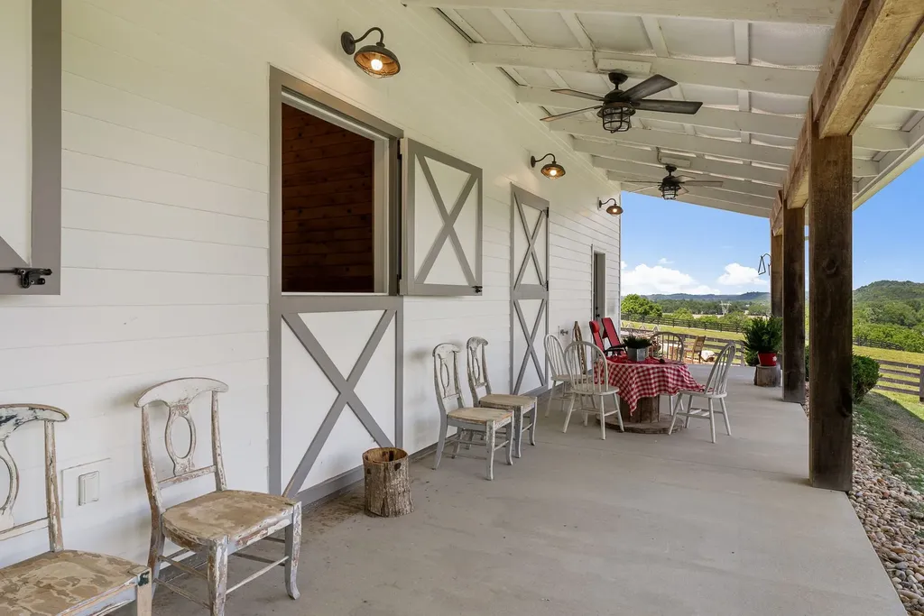 1935 Thompson Station Road, W Thompsons Station TN 37179