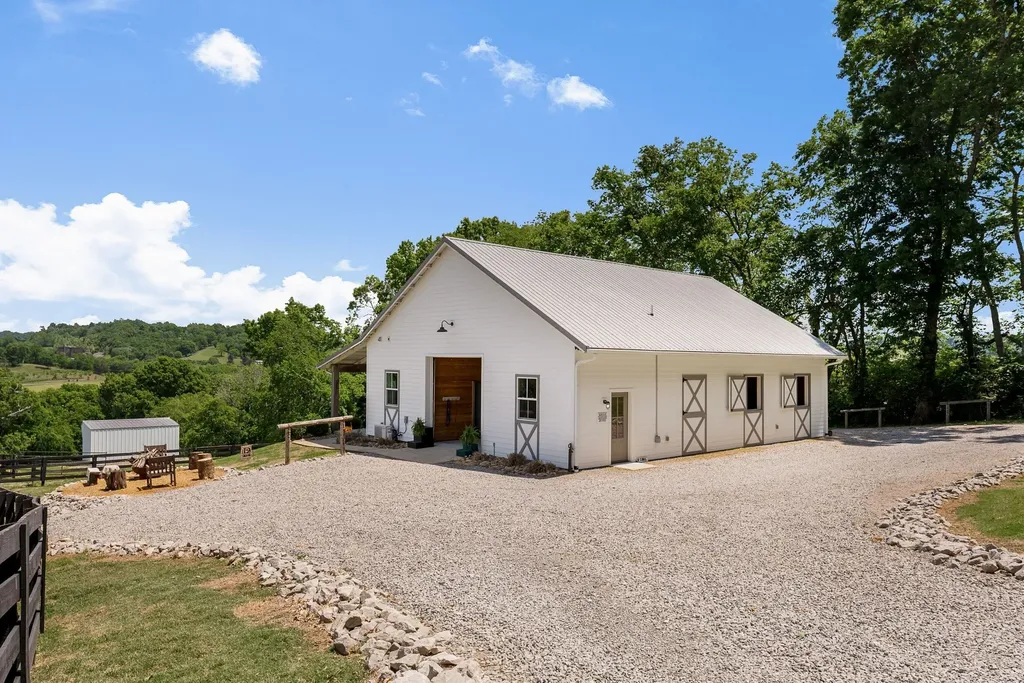 1935 Thompson Station Road, W Thompsons Station TN 37179