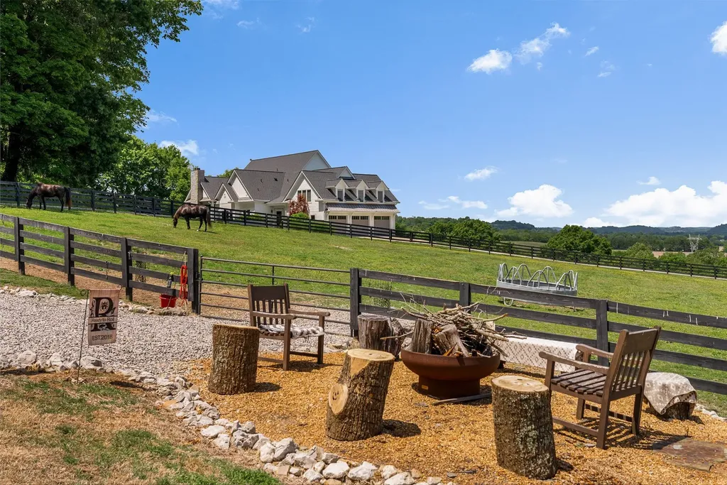 1935 Thompson Station Road, W Thompsons Station TN 37179